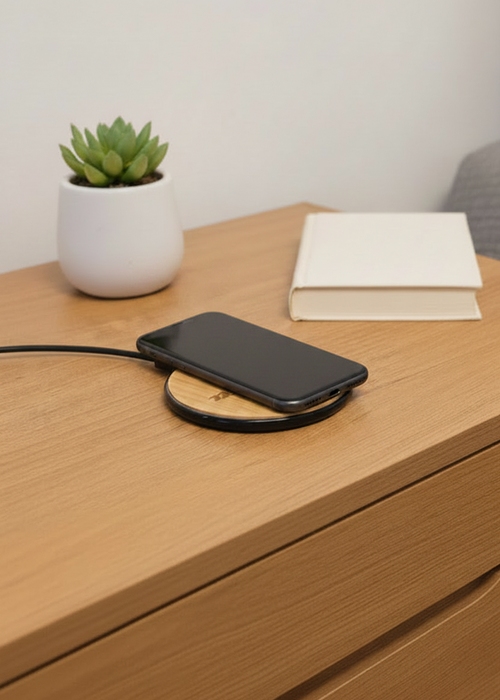 Bamboo wireless charger mit Handy